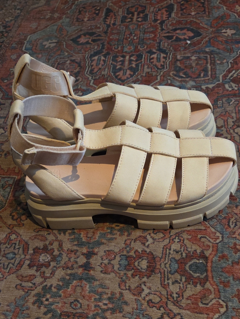 UGG Ashton Strappy Platform Sandals Size 9
